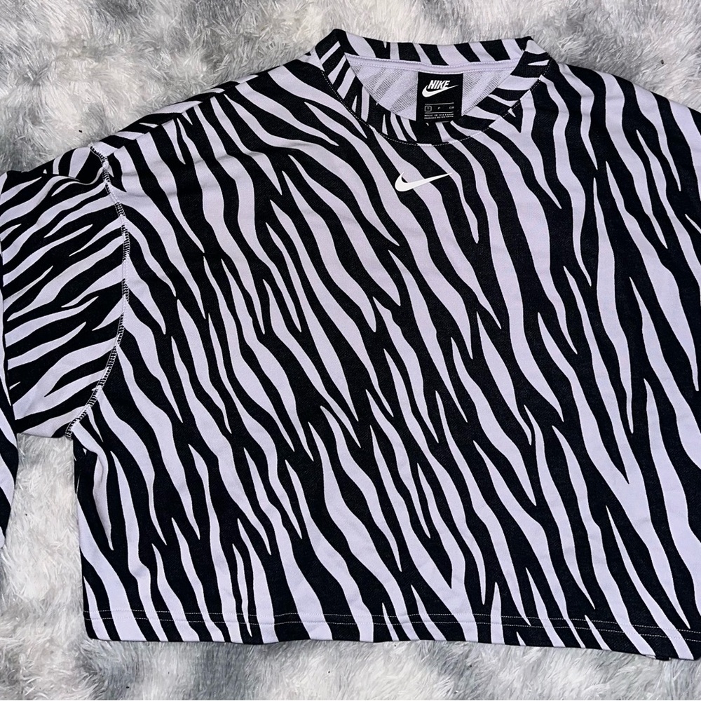 Nike Zebra Print Crewneck Sweatshirt - Black & White - EUC Small